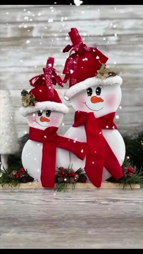 Christmas Cardboard Crafts, Cardboard Snowman, Crafts Cardboard, Outdoor Christmas Tree Decorations, The Nightmare Before Christmas Decorations, Boss Christmas Gifts, Carton Diy, Christmas Decorations Centerpiece, Christmas Decorations Ideas