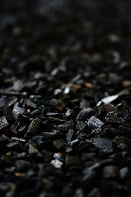 How to use charcoal for chickens. Odor Absorber, Charcoal Bags, Lump Charcoal, Charcoal Wallpaper, Wood Charcoal, Aromatic Oils, Black Phone Wallpaper, Smoked Turkey, Screen Saver