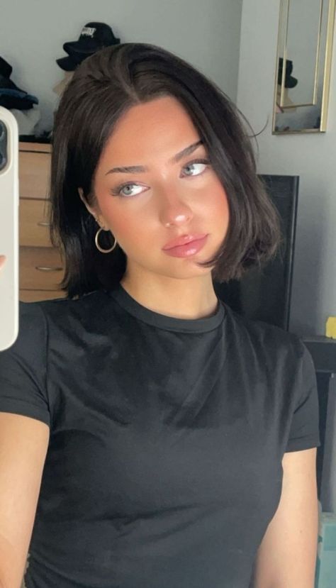 Short Black Hair Inspiration, Chin Length Dark Brown Hair, Short Dark Brown Hair Round Face, Short Haircut Shoulder Length, Short Summer Haircuts For Women, Celebs With Short Hair, Short Hair Inspo Aesthetic, Dark Hair Bobs, Short Black Bob