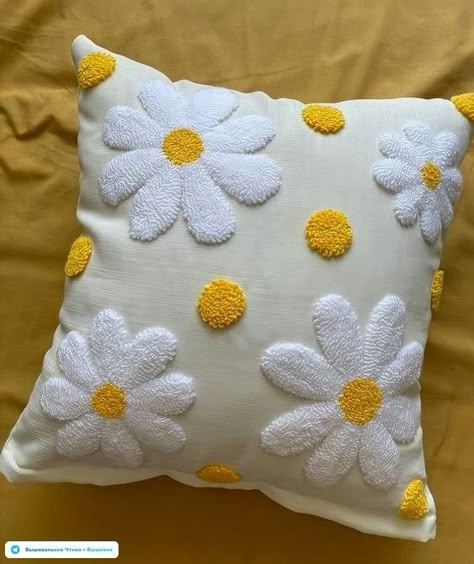 Embroidery Couture, Tufted Pillow, Punch Needle Pillow, Needle Cushion, Punch Needle Art, Pillow Crafts, Motifs Perler, Diy Embroidery Designs, Bantal Sofa