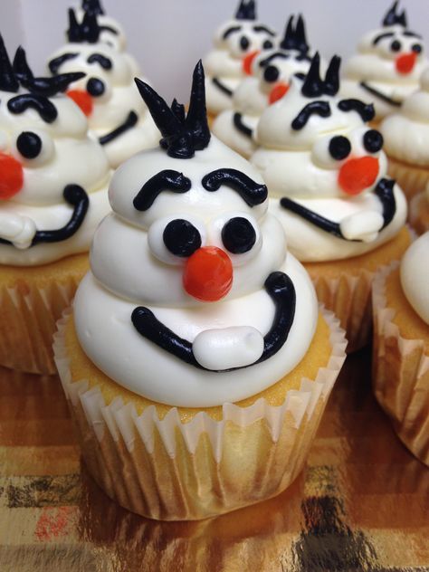 #142 Olaf Cupcakes Disney Christmas Desserts, Cupcake Wars Ideas, Creative Deserts, Olaf Cupcakes, Xmas Cupcakes, Movie Cupcakes, Kids Birthday Cupcakes, Disney Cupcakes, Character Cupcakes