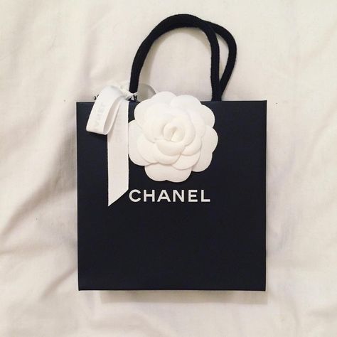 Samruddhi on Instagram: “The process has begun #No5” Chanel Paper Bag, Chanel Shopping Bag, Black Gift Bag, Chanel Shopping, Black Gift Bags, Chanel Black And White, Black Tissue Paper, Camellia Flower, Flower Black