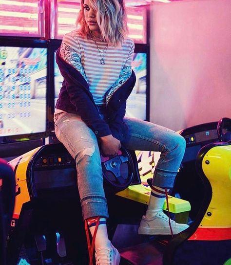 Sofia Richie Jacket Hanging Off Shoulders Reference, Jacket Around Shoulders, Jacket Hanging Off Shoulders Drawing, Jacket Hanging Off Shoulders Drawing Reference, Jacket Hanging Off Shoulders, Jacket Off Shoulder Drawing Reference, Shoulders Drawing, Arcade Shoot, Arcade Fashion