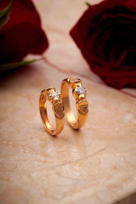 Buy trendy couple rings from our vast collection of rings in gold, silver, platinum and rose gold. Wear your love for each other on your fingers. Couple Rings Wedding Gold, Couple Rings Wedding, Indian Engagement Ring, Couple Rings Gold, Indian Wedding Rings, Matching Couple Rings, Couple Ring Design, Engagement Rings Couple, Couple Wedding Rings