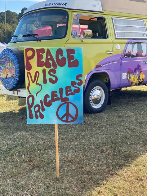 Hippy Parade Float, 60s Themed Party Ideas, Hippie Trunk Or Treat Ideas, Hippies And Cowboys Party, Woodstock Party Theme, Woodstock Aesthetic, Hippie Party Decorations, Woodstock Theme, 60s Party Themes