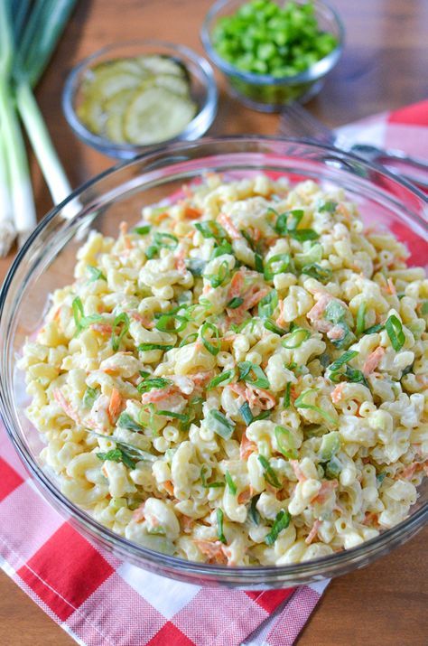 Dairy Free Macaroni Salad | @simplywhisked Shrimp Macaroni Salad, Homemade Macaroni Salad, Easy Macaroni Salad, Classic Macaroni Salad, Dairy Free Pasta, Best Macaroni Salad, Easy Macaroni, Macaroni Recipes, Easy Pasta Salad Recipe