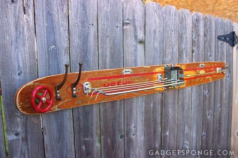 Repurposed Water Ski to towel Rack with Shelf & Bottle Opener Ski Bathroom, Hula Hoop Canopy, Water Ski Decor, Towel Rack With Shelf, Ski Chair, Deco Marine, Ski Rack, Water Skis, Ski Storage