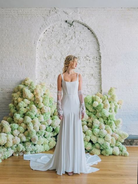 When you think corsets, you think dainty ladylike girls. But, this structured bodice has got some funk. This wedding dress by Carol Hannah has those feminine elements, but done in a rock star way. She even has arm warmers and tousled hair.  Click to see more fun, non-traditional wedding dresses selected from the bridal Fall 2020 season by destination wedding planner, Mango Muse Events! Carol Hannah Bridal, Chic Wedding Gown, Carol Hannah, 2020 Wedding Dresses, Destination Wedding Dress, Beaded Tulle, Tea Length Wedding Dress, Traditional Wedding Dresses, Nontraditional Wedding