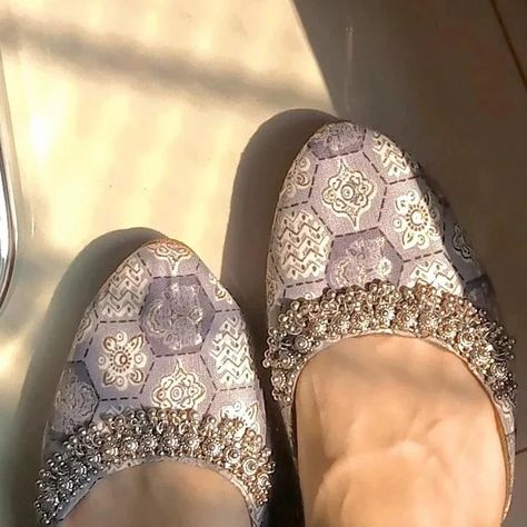 Desi Footwear, South Asian Aesthetic, Desi Love, Desi Fashion Casual, Casual Indian Fashion, Traditional Indian Outfits, Desi Wedding, Indian Aesthetic, Indian Attire