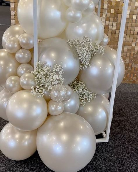 Pearl White Balloon Arch, Pearl Table Decorations Wedding, Pearl White Balloon Garland, Pearl White Balloons, Wedding Anniversary Balloon Decoration, White And Clear Balloon Arch, Pearls And Prosecco Balloon Arch, Wedding Decor Balloons, Pearl Bridal Shower Decorations