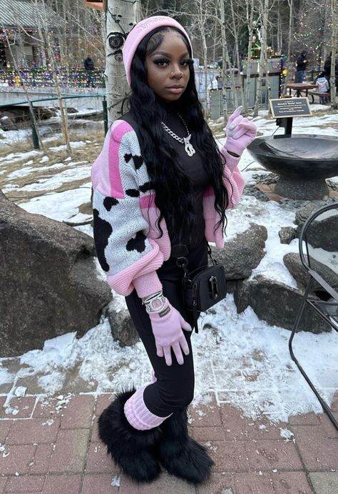 Winter Outfits Aesthetic Baddie, Cute Snowy Winter Outfits, Pink Birthday Outfits Black Women Winter, Y2k Birthday Outfits Winter, Pink Winter Outfit Black Women, Cute Winter Fits Baddie, Girly Winter Outfits Black Women, Shien Winter Outfits, Christmas Outfit Ideas Black Women