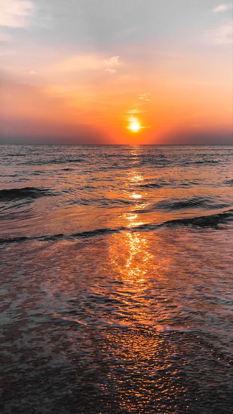 Sunrise Over The Ocean, Sunrise Over Ocean, Kumari Kandam, Sunrise Ocean, Ideal Aesthetic, Ocean Sunrise, Water Watch, Southern Lights, Outer Banks North Carolina