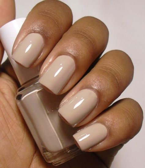 Hannah Bee Beauty How to Choose the Perfect Nude Nail Polish essie sand tropez #hannahbeebeauty #nudenails #nudenailpolish #nails #howto #beautytips Nude Nail Colors, Sand Tropez, Nagellack Trends, Nude Nail Polish, Nude Nail, Her Nails, Nails Polish, Dark Nails, Essie Nail