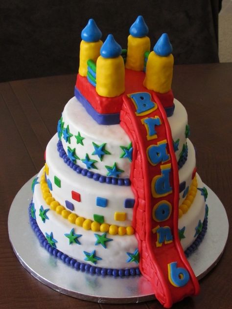 bounce house cake - maybe without the slide, just with a small slide like a real house?? Bounce House Cake, Grayson Projects, Bounce House Birthday Party, Up Birthday Party, Bounce House Birthday, Jump Party, Movie Birthday Party, 5th Birthday Party, 5th Birthday Party Ideas