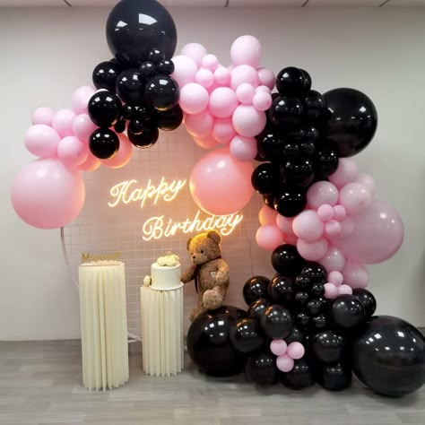 Pink Black And White Balloon Garland, Blackpink Birthday Theme Decorations, Pink Black White Balloon Garland, Black And Pink Balloon Garland, Pink Black Birthday Decorations, Pink Black Decor, Organizing Balloons, Black White And Pink Birthday Decor, Black And Pink Decorations