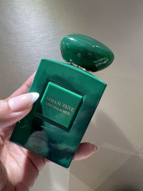 Vert Malachite Armani, Armani Perfume, Best Perfume For Men, Lala Land, Fragrances Perfume Woman, Smell Goods, Perfume Lover, Armani Prive, Bff Quotes