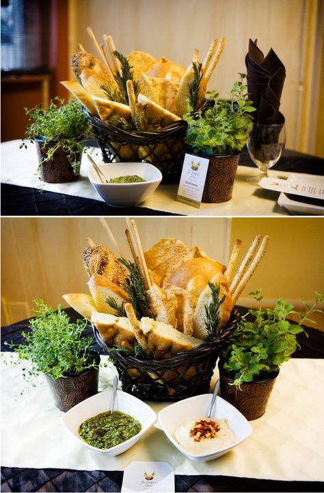 Edible Centerpieces, Decoration Buffet, Italian Dinner Party, Diy Centerpiece, Italian Party, Italian Dinner, Food Displays, Food Display, Bread Basket