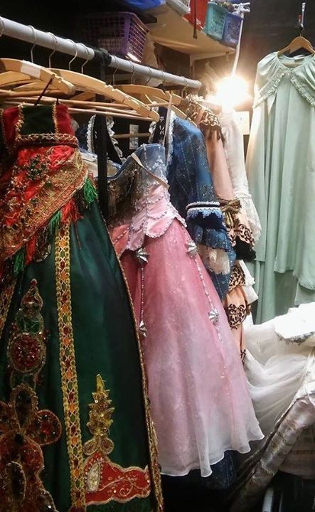 Hmm....looks like Christine's wardrobe! Teater Drama, The Wombats, Dance Aesthetic, Christine Daae, Music Of The Night, Dance Tutorial, Living In London, Theatre Nerds, Theatre Life