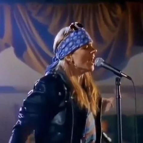 Sweet Child O'Mine-Guns 'N' Roses [Vídeo] em 2022 | Bandas legais, Video de musicas, Lendas da música Crossfit, Roses, Health, Design