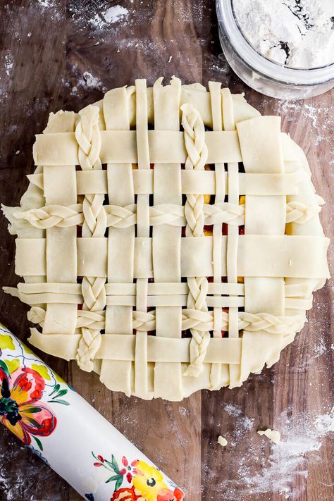 Pie Top Designs, Lattice Pie Crust Designs, Cherry Pie Crust, Pie Lattice, Braided Pie Crust, Pretty Pie Crust, Fancy Pie Crust, Pie Crust Art, Beautiful Pie Crusts