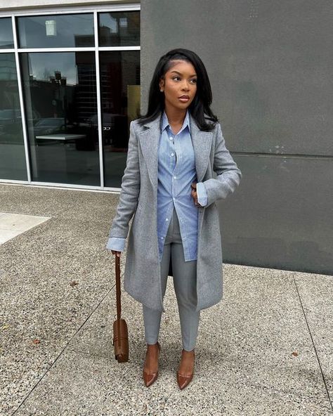 D E S I on Instagram: "it’s giving corporate baddie 👩🏽‍💼 wondering if I should put together a “what I would wear to work” video. 🤔 _______________________________ Top: @hm | mens (large) Coat: @zara (xs) Trousers: @zara Heels: @stevemadden Bag: @zara Hair: @nuhaircompany Links will be in stories and under ZARA highlight ♥︎" Work Outfits Women Office With Sneakers, Jumpsuit Outfit Business Casual, Grey Work Outfits Women, Grey Business Casual Outfits For Women, Gray Trousers Outfit Women Work, Work Video, Cute Professional Outfits, Corporate Baddie, Work Outfits Women Office