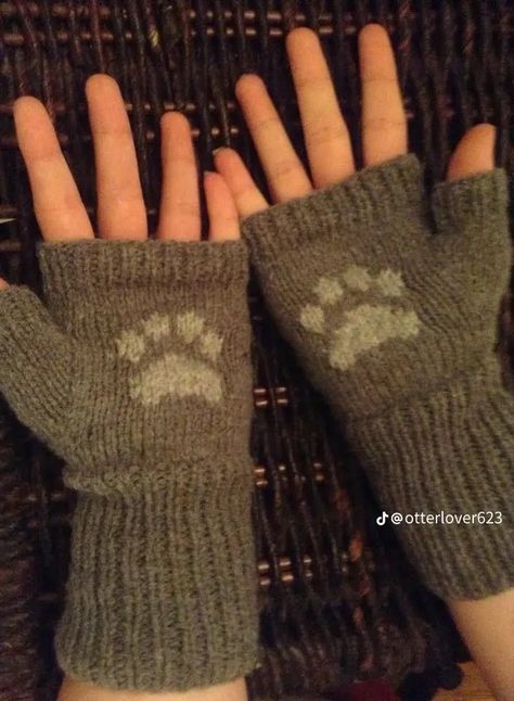 Therian Clothes, Cat Paw Fingerless Gloves, Gloves Aesthetic, Paw Gloves, Paw Design, Fingerless Mittens, Cat Paw, Fairy Grunge, The Palm