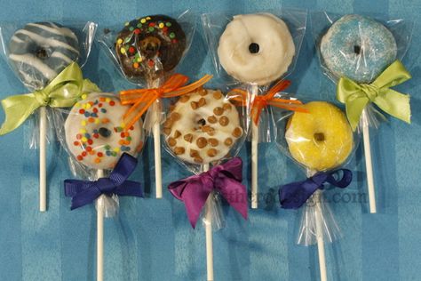 Mini Donuts In The Donut Maker (recipe) Donut Smash Cake, Donut Pops, Donut Maker Recipes, Donut Decorating Ideas, Jelly Donut, Chanukah Party, Donut Cake, Donut Maker, Mini Doughnuts