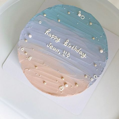 Minimal Cake Ideas, Gradation Design, Bolo Tumblr, Cake Minimal, Cake Korean, Minimalist Cakes, Minimal Cake, 19th Birthday Cakes, Small Birthday Cakes