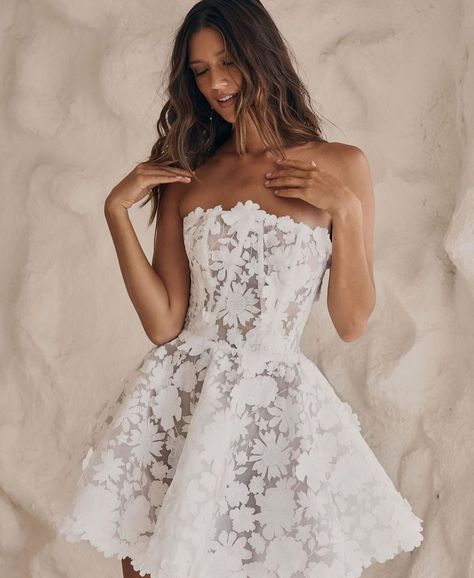 Ella Moda (@ella_moda) • Instagram photos and videos Engagement Party Themes, White Formal Dresses, Open Back Gown, Wedding Dresses Elegant, Strapless Wedding Dresses, Mini Wedding Dresses, Reception Dresses, Wedding Dress Store, Wedding Dresses Strapless