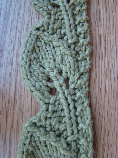 Hi Spud & Chloë Friends, I am happy to bring you a fun new free pattern today. This pattern is a little different than others I’ve done before. The pattern is for either a scarf out of Spud & Chloë Outer or for a bookmark out of Spud & Chloë Fine. It is the exact … Pattern Leaf, Leaf Scarf, Knit Edge, Crochet Leaves, Techniques Couture, Crochet Borders, Lace Scarf, Knit Stitch Patterns, Crochet Edging