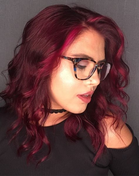 Crimson Money Pieces for Maroon Hair Hair Money Piece, Burgundy Hair Colors, Pink Money Piece, Burgundy Hair With Highlights, Brownish Red Hair, Deep Burgundy Hair, Deep Red Hair Color, Hair With Money Piece, Burgundy Red Hair