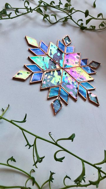 Holiday Stained Glass Ideas, Stained Glass Icicles, Stained Glass Snowflake Patterns Free, Stained Glass Snowflakes Pattern, Snowflake Stained Glass Patterns, Winter Stained Glass Ideas, Stained Glass Snowflakes, Stained Glass Patterns Christmas, Stained Glass Ornaments Christmas