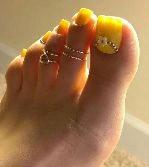 Sunshine on your toes Yellow Toe Nails, Nails Toes, Feet Nail Design, Pedicure Designs Toenails, Nails Yellow, Toe Nail Color, Pretty Toe Nails, Cute Toe Nails, Summer Toe Nails