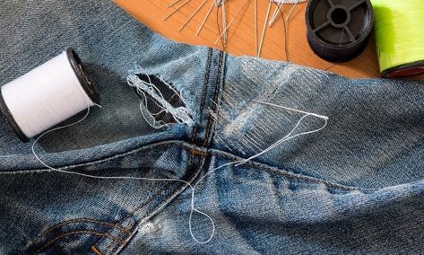 How to Fix Hole in Jeans Fix Worn Out Jeans, Fix Hole In Jeans, Fix Holes In Jeans, Hole In Jeans, Repair Jeans, Sewing Tricks, Visible Mending, Sashiko Embroidery, Denim Patches