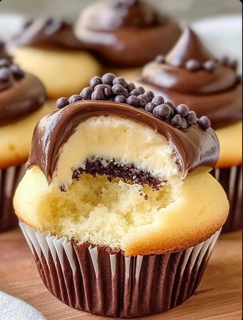 Health meal, low carbs meals, keto meal Cinnamon Pastry Cream, Boston Cream Filling Recipe, Boston Cream Cupcakes Recipe, Blueberry Buttermilk Breakfast Cake, Boston Cream Pie Cake, Creme Cupcake, Boston Cream Pie Cupcakes, Boston Cream Cupcakes, Cream Pie Cupcakes