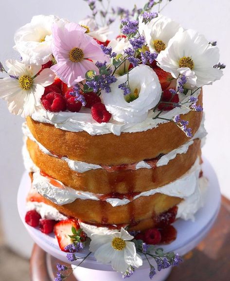 Stacy Brewer on Instagram: “With out a doubt our most popular cake. The Victoria Sponge Cake 🍰 And you can see why, am I right?” Victoria Sponge Wedding Cake, Rustic Birthday Cake, Sponge Cake Decoration, 90th Birthday Cakes, Victoria Sponge Cake, Beauty Cakes, Birthday Cake With Flowers, Vanilla Sponge Cake, Berry Cake