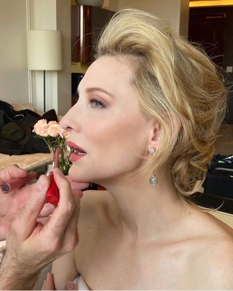 Cateblanchett on Instagram: “Beautiful pic of @cedricjolivet ! Before the red-carpet ❤️ with @cedricjolivet 💯💕 (more informations on @armanibeauty Instagram page) for…” Cate Blanchett Golden Globes, Cate Blanchett Carol, Golden Globes 2020, Catherine Élise Blanchett, Middle Aged Women, Armani Beauty, Cate Blanchett, Golden Globes, Mother And Father