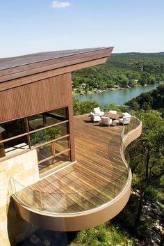 Love this deck's mid-century lines – and of course the sweeping canyon view of Austin! #dreamhouseoftheday Mental Mindset, Modern Family House, Decks Backyard, Backyard Deck, घर की सजावट, Design Exterior, Deck Design, Family House, Beautiful Architecture