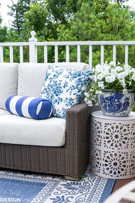 Outdoor Lounge | How One Piece Can Pull Your Patio Decor Together - designthusiasm.com Diy Chinoiserie, Patio Seating Area, Summer Patio, Diy Outdoor Decor, Patio Decorating Ideas On A Budget, Patio Makeover, Outdoor Patio Decor, Cool Ideas, Patio Seating