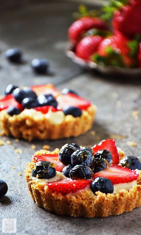 Cool Off With 48 Easy No-Bake Desserts This Summer Triple Berry Cheesecake, Red White And Blue Fruit, Graham Cracker Crust Recipe, Mini Fruit Tarts, Fruit Cheesecake, Popular Desserts Recipes, Chocolate Peanut Butter Cheesecake, Fruit Tart Recipe, Fruit Tarts