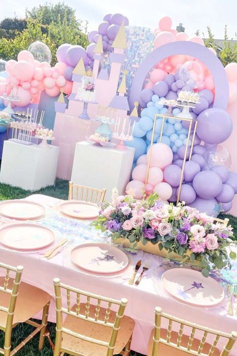 Princess Birthday Party Ideas, Princess Birthday Decorations, Disneyland Birthday, Princess Birthday Party Decorations, Disney Princess Birthday Party, Princess Theme Birthday, Princess Theme Birthday Party, Tema Disney, Pastel Birthday