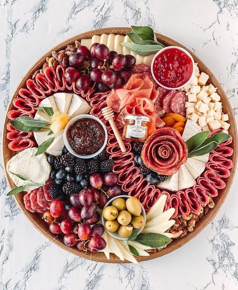 Pinterest Charcuterie Board, Best Salami For Charcuterie, Heb Charcuterie Board, Meat Only Charcuterie Board, Chachutari Board, Meat River Charcuterie, Charcuterie Board Ideas Bridal Party, Round Chacutery Board Ideas, Pepperoni And Salami Charcuterie Board