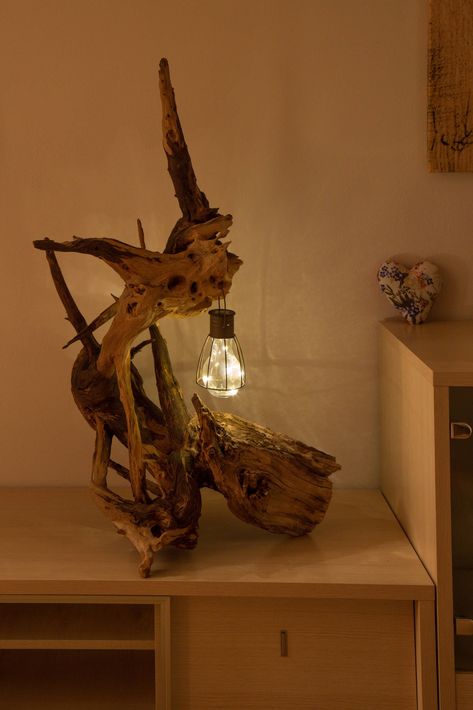 Root Sculpture, Driftwood Diy, Driftwood Art Diy, Driftwood Lamp, Branch Art, Diy Lampe, Sculpture Stand, Driftwood Sculpture, Tree Light