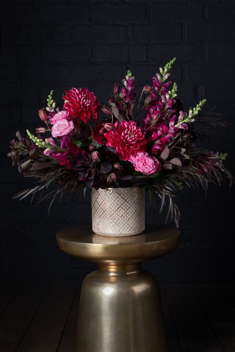 Art Deco Flower, Elegant Vase, Buffet Ideas, Large Flower Arrangements, Flower Arrangement Designs, Flower Vase Arrangements, Flower Arrangements Simple, Dark Flowers, Flower Arrangements Diy