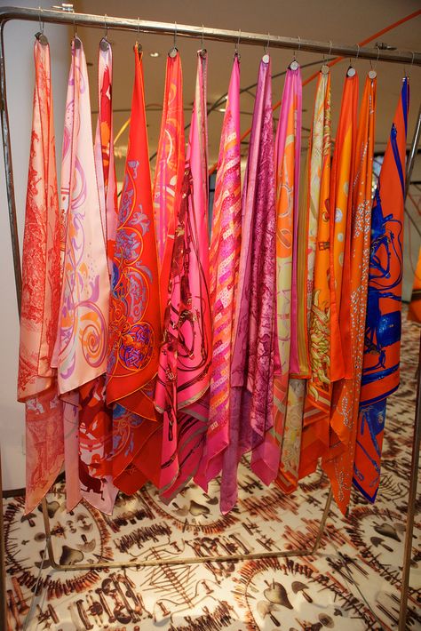 Display Scarves, Scarf Display, Hermes Store, Colorful Scarves, Scarf Storage, Hermes Scarves, Silk Scarf Design, Scarf Organization, Fabric Photography