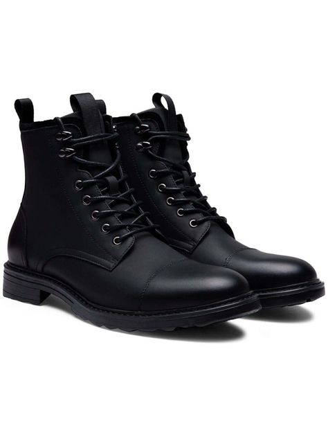 Man Boots Style, Casual Boots For Men, Black Chukka Boots, Suit Styles, Semi Formal Shoes, Gothic Men, Cosplay Inspo, Chukka Boots Men, Boots Casual