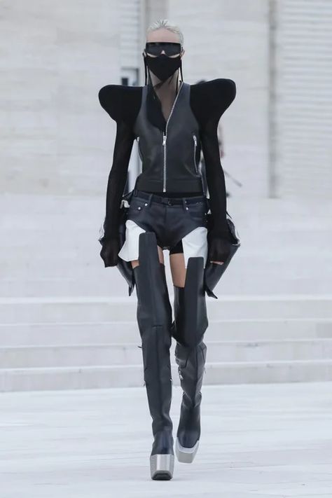 Rick Owens Menswear, Moda Paris, Live Fashion, Vogue Paris, Large Fashion, Fashion Week Spring, Rick Owens, Paris Fashion, Paris Fashion Week