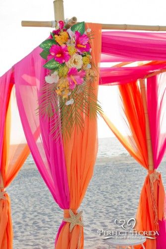 Sunrise Beach Wedding, Ideas Aniversario, Orange And Pink Wedding, Lilac Wedding Bouquet, Sunrise Wedding, Beach Wedding Decor, Wedding Tropical, Wedding Rentals Decor, Florida Beach Wedding