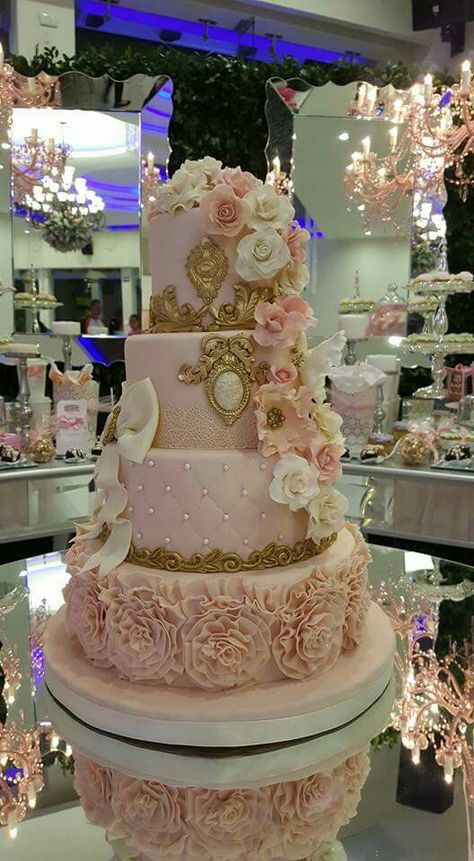 Xv Cakes Pink And Gold, 15 Cakes Quinceanera Rose Gold, Dreamy Sweet 16, Sleeping Beauty Quinceanera Cake, Sweet 16 Blush Pink Theme, Cute Quince Cakes, Quince Cakes Ideas, Royalty Cake Ideas, Rose Gold 15 Cake