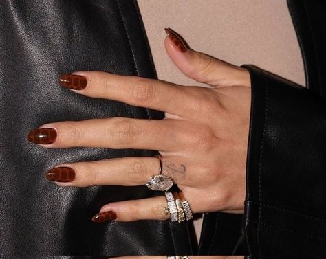 Hailey Bieber Rings, Haylie Bieber Nails, Hailey Bieber Nails, Bieber Nails, Almond Shape Nails, Burgundy Nails, Unique Acrylic Nails, Nail Ring, Minimalist Nails